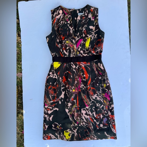 MILLY of NY Multicolor Floral Grosgrain belt exposed Zipper Sheath Dress - Sz 4 - Picture 3 of 9